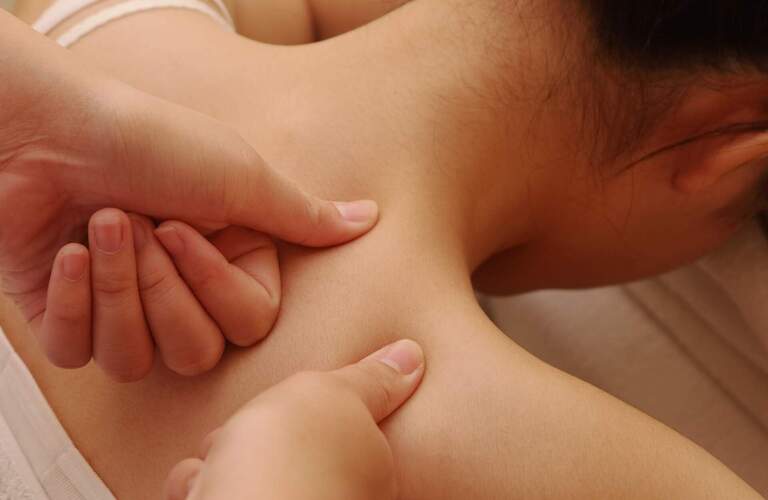 肩こりを整体で和らげる | 尼崎のヒーリングならbodymaintenance＆aromahealing Harmony